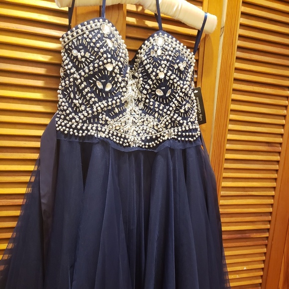 Beutiful dark blue prom dress size 6 - Picture 8 of 8